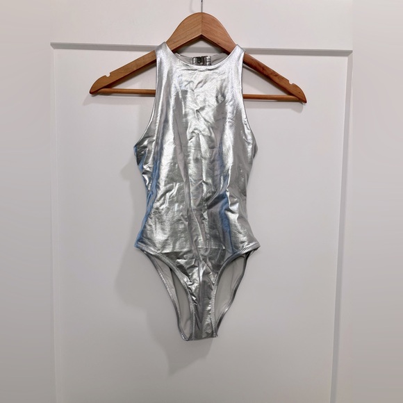 Solid & Striped NWT The Kendall One Piece Size XS Swimsuit in Silver 🩶 - Picture 4 of 9